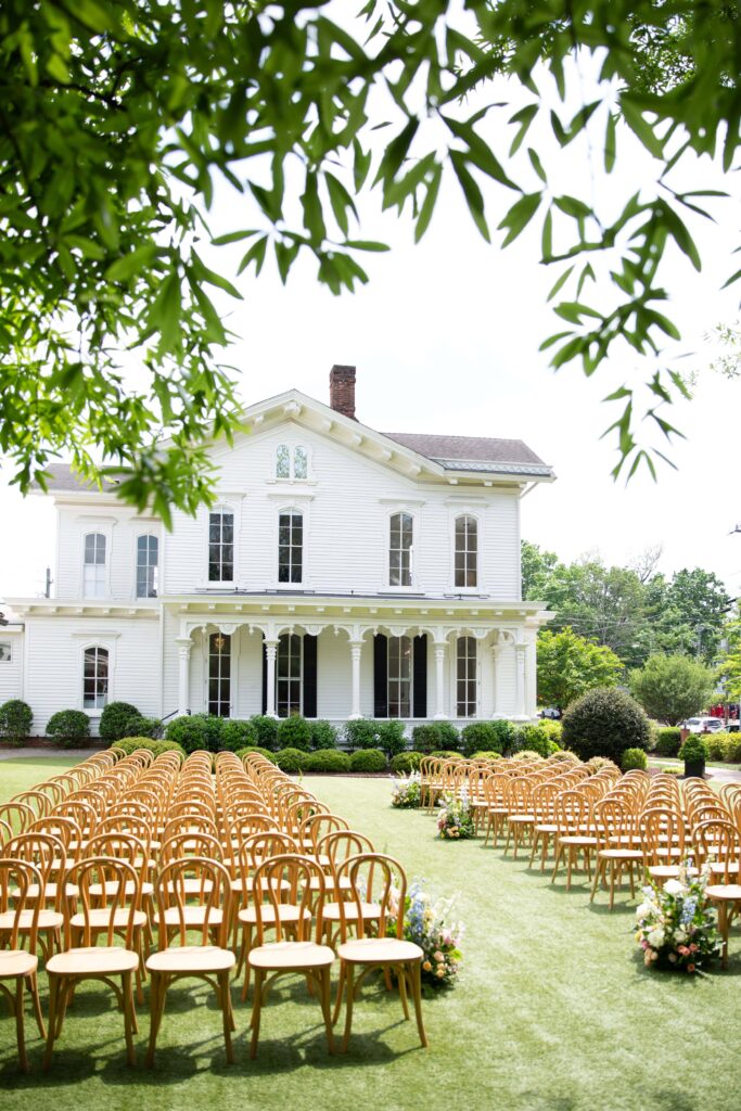 Spring Wedding at the Merrimon-Wynne House in Raleigh, NC by Magdalena Stefanek Photography