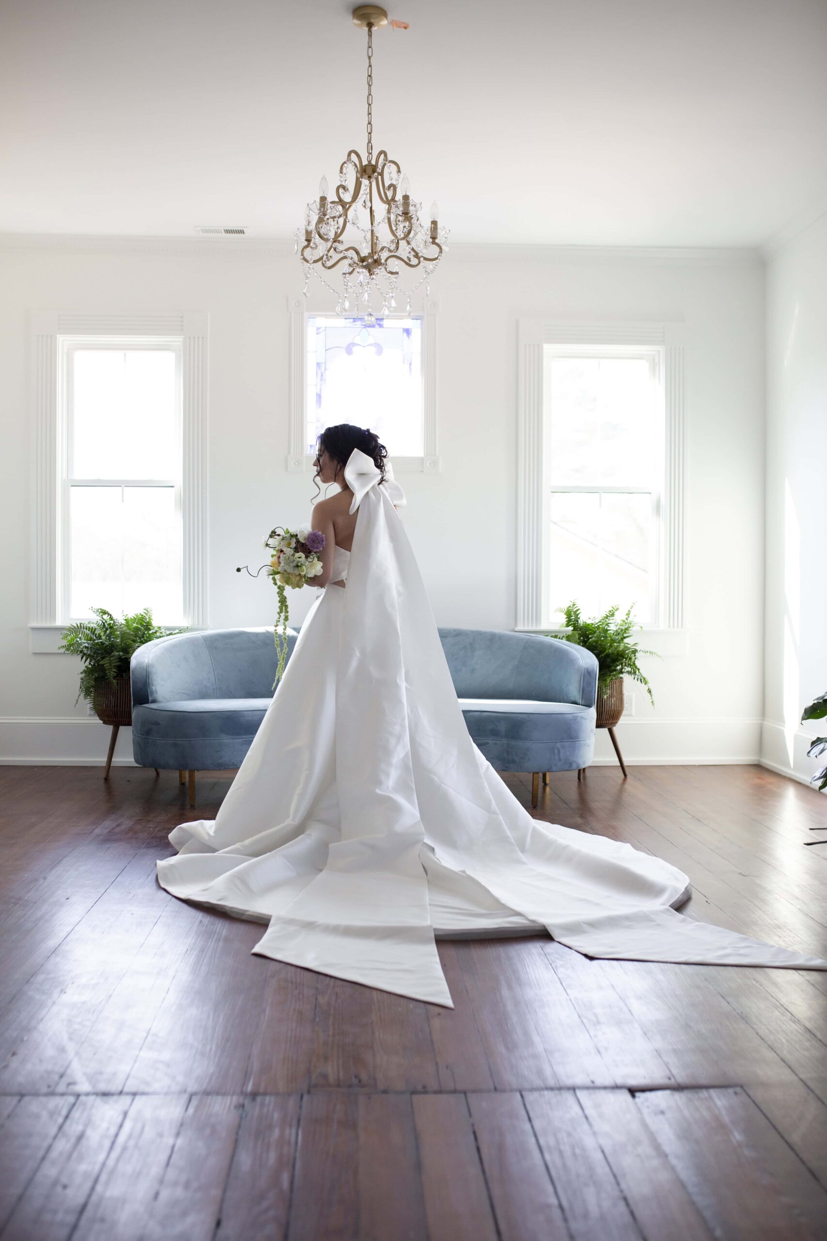 Bride inside a bridal suite at Landon Estate by Magdalena Stefanek Photography