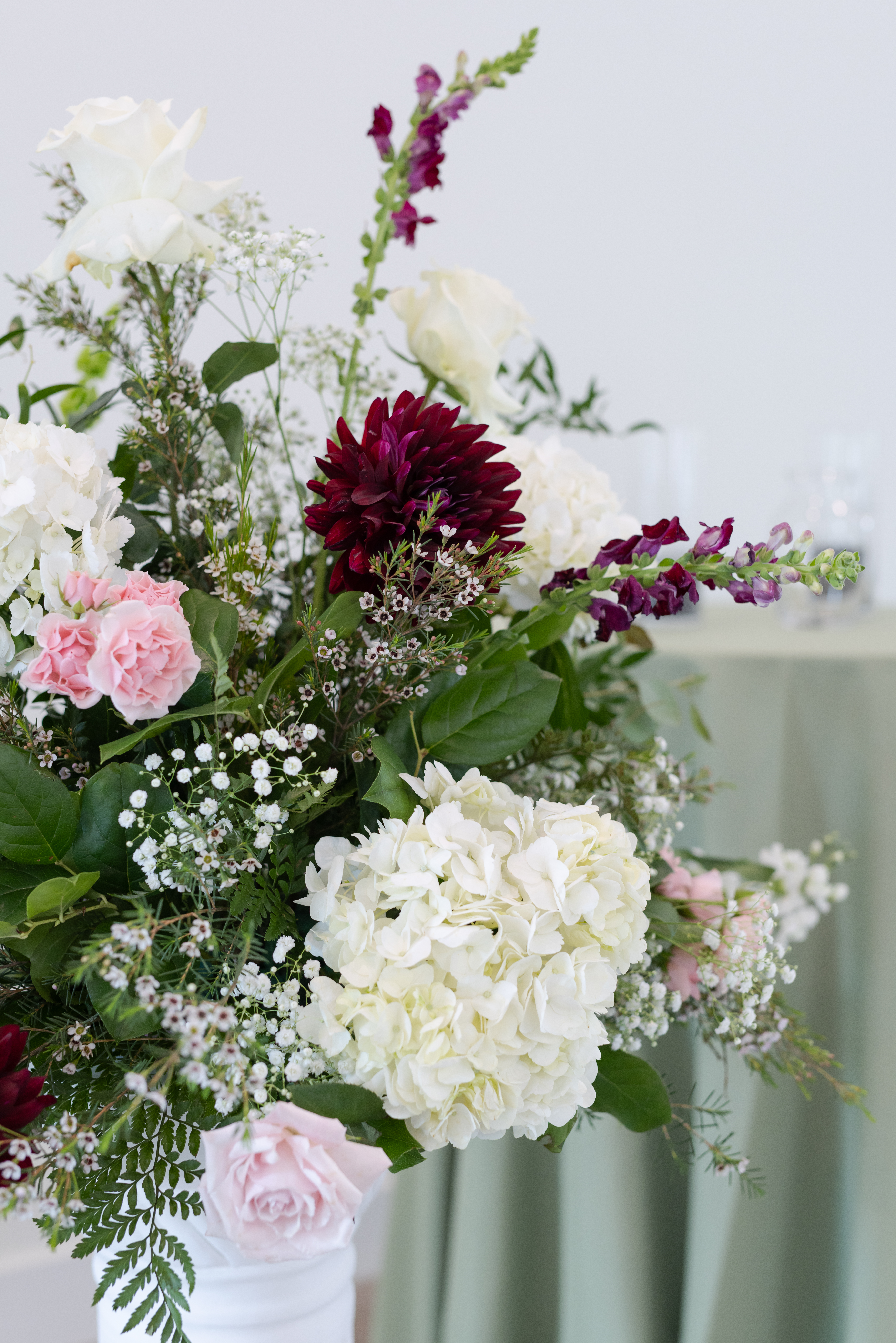 English garden floral arrangement at the Upchurch Venue by Magdalena Stefanek Photo